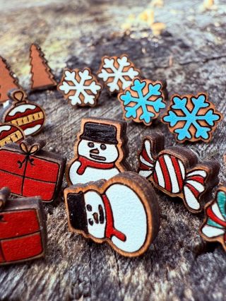 Vánoční novinky skladem na e-shopu! 🎄 Čas se změnil na zimní a naše nabídka náušnic se rozrostla o vánoční motivy, které...