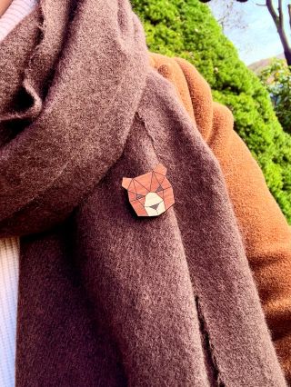 Zamilovat si tuhle zemitou barvu 🤎 nebylo vůbec složité. A doplnit ji o udržitelný doplněk? 👜 Taky ne! #polak #bypolak...