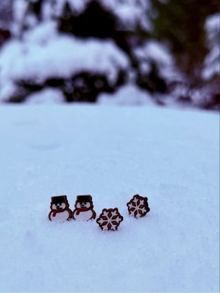 První valašský sníh ❄️ tohoto roku. A s ním i Drevovločky a Sněhuláci ⛄️ kteří teplem neroztají 🙃 #polak #bypolak...